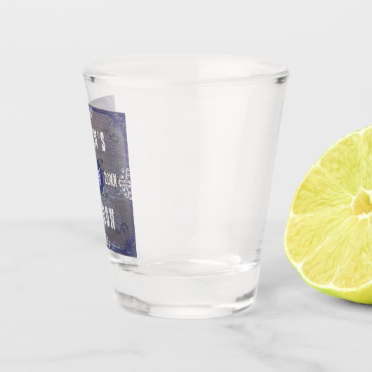 Bier-Saal-rustikaler hölzerner alter Schnapsglas (Rechts)