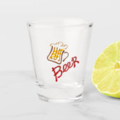 Bier-Tasse mit Bier und Schaumglas Schnapsglas (Vorderseite)