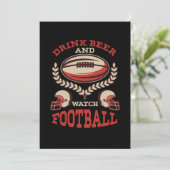 Bier trinken und Fußball-Sportgeschenk ansehen Einladung (Stehend Vorderseite)