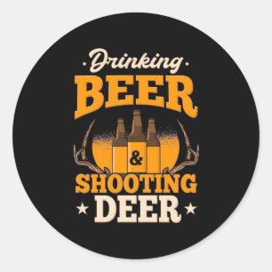 Bier trinken und Hirsch jagen Runder Aufkleber