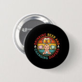 Bier trinken und Windeln wechseln Vatertag Neu Button (Vorne & Hinten)