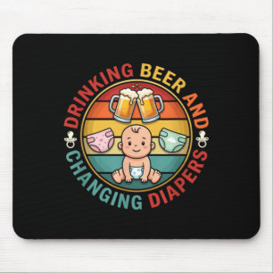 Bier trinken und Windeln wechseln Vatertag Neu Mousepad
