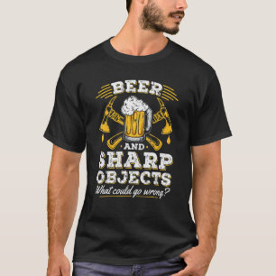 Bier und scharfe Gegenstände, die den Spezialisten T-Shirt