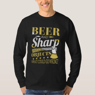 Bier und scharfe Objekte Holzarbeiter Kraut T-Shirt