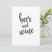 Bier und Wein Schwarz und Weiß erschwingliches Zei Einladung (Stehend Vorderseite)