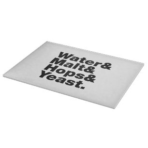 Bier = Wasser & Malt & Hopfen & Hefe. Schneidebrett