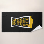 Bier wird von Männern hergestellt Badehandtuch (Badehandtuch)