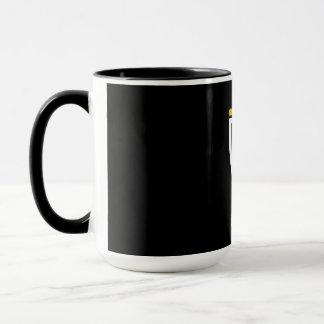 Bier wird von Männern hergestellt Tasse