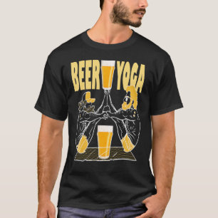 Bier-Yoga-Kumpels auf einer Yogamatte bei der Yoga T-Shirt
