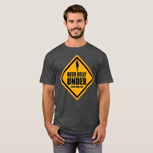 Bierbauch im Bau für Männer und Frauen T-Shirt (Vorne ganz)