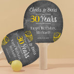 Biere bis 30 Jahre Geburtstag lustig Tischtennis Schläger<br><div class="desc">Retro informelle und lustige Jubel und Biere Männer 30 Geburtstag maßgeschneiderte Tischtennis-Pongpaddel-Geschenk mit einem extravaganten Typografie-Skript, einer gelben doodle Bierbierer-Tasse, und Wirbel auf einem rustikalen Vintagen dunkelgrauen Chalkboard Hintergrund. Geeignet als Geschenk für jedes Alter oder Meilenstein männlichen Geburtstag. Einfach mit Alter, Name und Datum auf der Vorderseite und im Inneren...</div>
