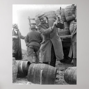 Bierfässer zerstören, 1924. Vintage-Foto Poster