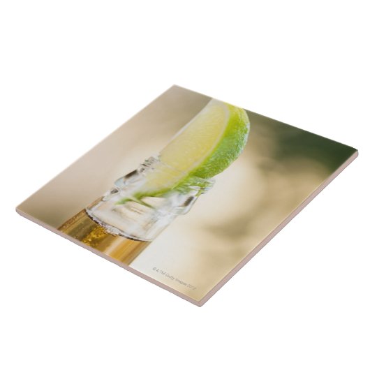 Bierflasche mit Limonem Keil Fliese (Seite)