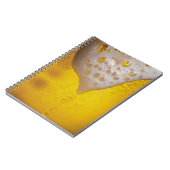 Bierglas mit Bläschen und Schaumstoff Notizblock (Linke Seite)