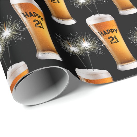 Biergläser im 21. Geburtstag Geschenkpapier (Rolleneckpunkt)