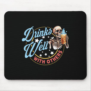 Biertrinken für Männer bald zum Lieblings-Vatertag Mousepad