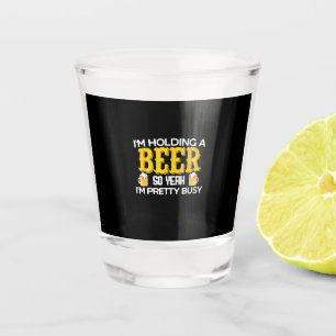 Biertrinker Ich halte einen Bier-Geburtstag Schnapsglas