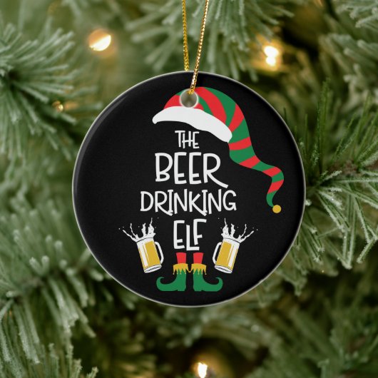 Bierweihnachtself Funny Typografy Holiday Keramik Ornament (Baum)