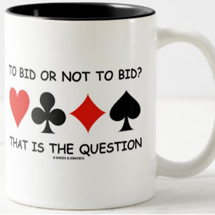 Bieten oder nicht bieten? Das ist die Fragebrücke Kaffeetasse