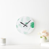 Bieten Sie grüne Blätter auf Weiß an Runde Wanduhr (Zuhause)