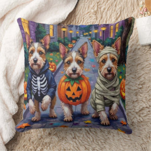Biewer Terrier beim Trick-or-Treat Halloween-Kostü Kissen