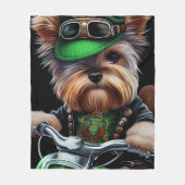 Biewer Terrier Dog Autofahrrad St. Patrick's Day Fleecedecke (Vorderseite)