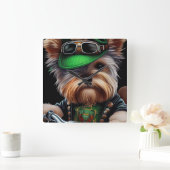 Biewer Terrier Dog Autofahrrad St. Patrick's Day Quadratische Wanduhr (Zuhause)