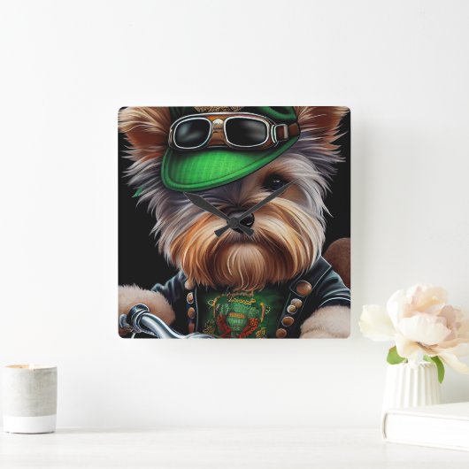 Biewer Terrier Dog Autofahrrad St. Patrick's Day Quadratische Wanduhr (Zuhause)