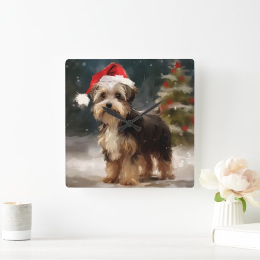 Biewer Terrier Dog in Schneehocht Quadratische Wanduhr (Zuhause)