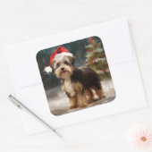 Biewer Terrier Dog in Schneehocht Quadratischer Aufkleber (Umschlag)