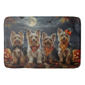 Biewer Terrier Halloween Spooky Badematte (Vorderseite)