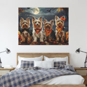 Biewer Terrier Halloween Spooky Leinwanddruck (Insitu (Schlafzimmer))