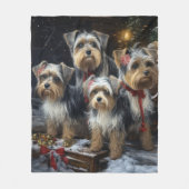 Biewer Terrier Snowy Sleigh Weihnachtsdekor Fleecedecke (Vorderseite)