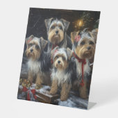 Biewer Terrier Snowy Sleigh Weihnachtsdekor Sockelschild (Vorderseite)