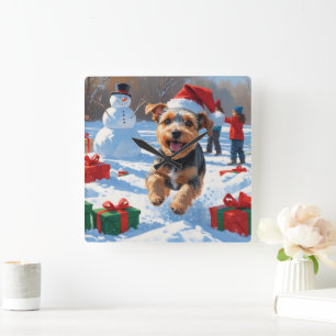 Biewer Terrier Weihnachtsfest Schnee Szene Quadratische Wanduhr