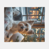 Biewer Terrier With Christmas Lights Holiday Fleecedecke (Vorderseite (Horizontal))