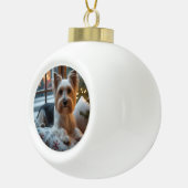 Biewer Terrier With Christmas Lights Holiday Keramik Kugel-Ornament (Rechts)