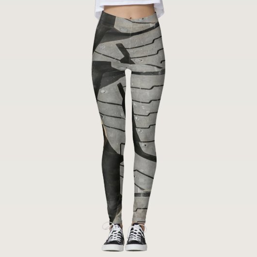 Big Automotive Autos alte Reifen Black Road Trips Leggings (Vorderseite)