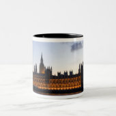 Big Ben und das Parlament in der Stadt Zweifarbige Tasse (Mittel)