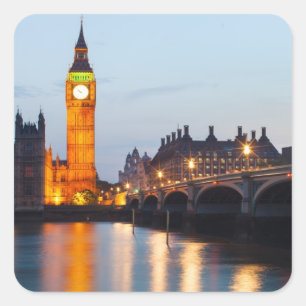 Big Ben und Westminster Bridge im Abend Quadratischer Aufkleber