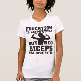 Big Biceps sind wichtiger als Shirt der Bildung