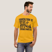 Big Biceps sind wichtiger als Shirt der Bildung (Vorne ganz)