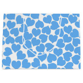 Big Blue Hearts on White Große Geschenktüte (Vorderseite)