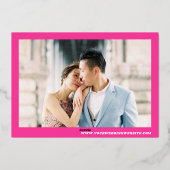 Big Bold Date Hot Pink Retro Real Foil Hochzeit Folieneinladung (Rückseite)