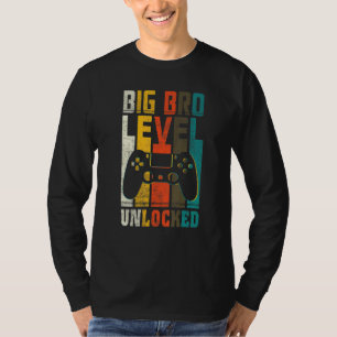 Big-Bro-Ebene entriegelt, um weiter oben auf T-Shirt