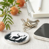 Big Buck unter Pine Trees Vector Schlüsselanhänger (Seite)