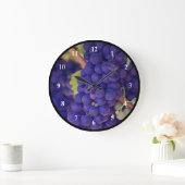 Big Bunch of Juicy Purple Grapes Große Wanduhr (Zuhause)