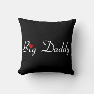 Big Daddy mit Red Heart Kissen