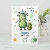 Big Dill Pickle Boy Birthday Any Age Einladung (Stehend Vorderseite)