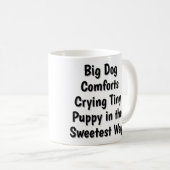 Big Dog Comforts Crying Tiny Puppy Mug Kaffeetasse (VorderseiteRechts)